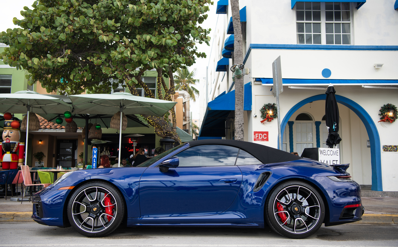 Porsche 992 Turbo S Cabriolet in Gentian Blue